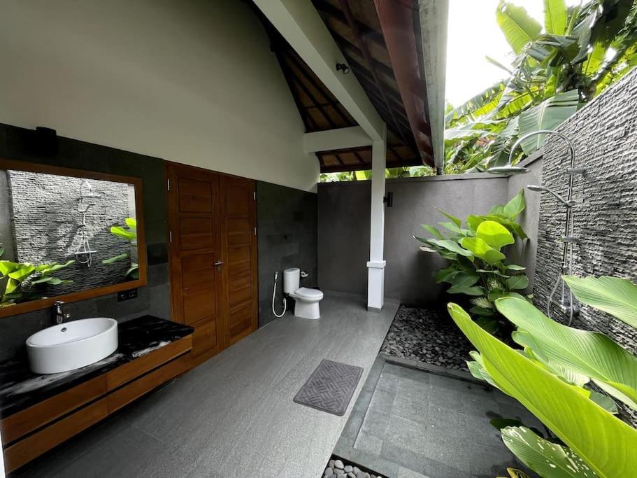 Villa Vespa Lovina Екстериор снимка
