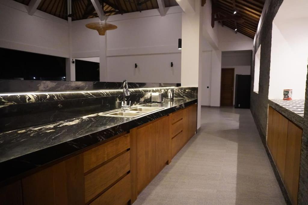 Villa Vespa Lovina Екстериор снимка